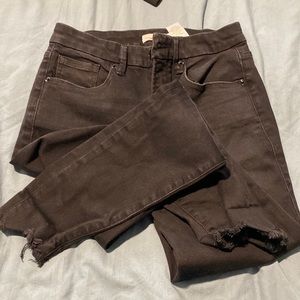 Good American Black Frayed Ankle Jeans!